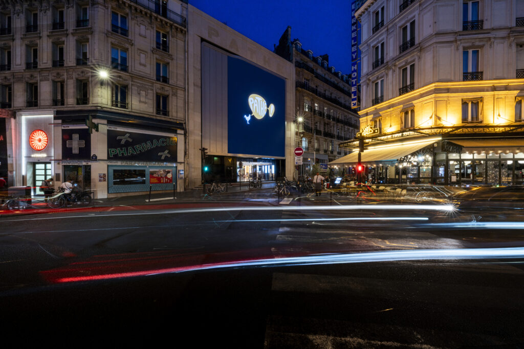 Façade du cinéma Pathé Parnasse à Paris, vue extérieure.